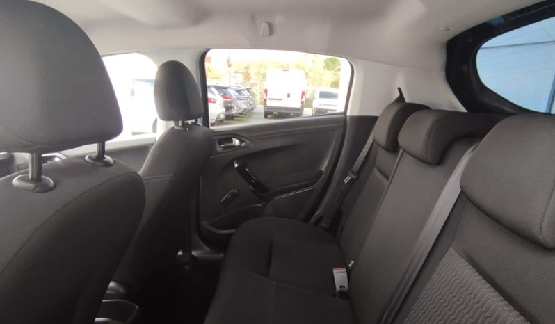Peugeot 208 completo