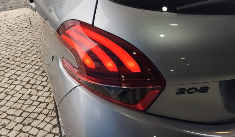 Peugeot 208 completo