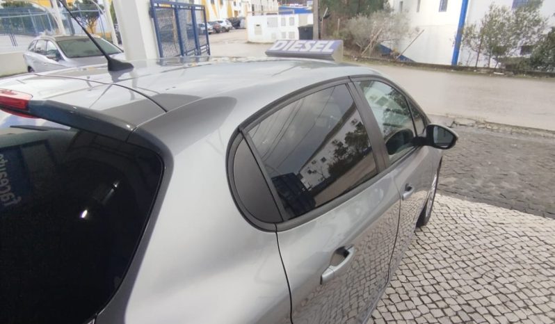 Peugeot 208 completo