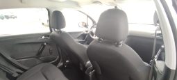 Peugeot 208 completo