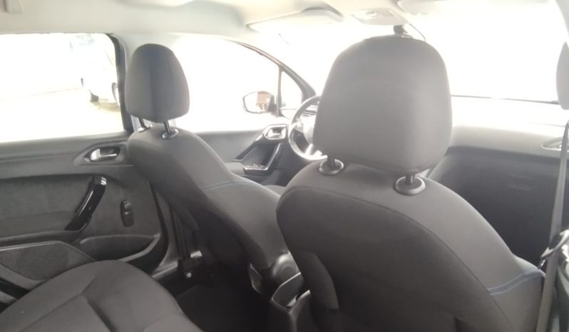 Peugeot 208 completo
