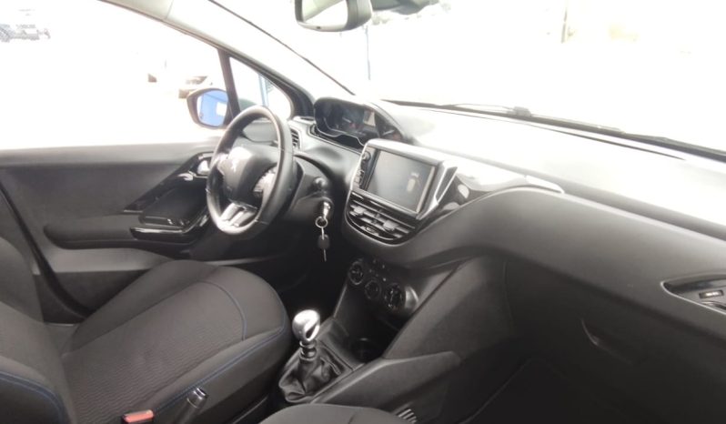 Peugeot 208 completo