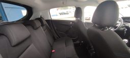 Peugeot 208 completo