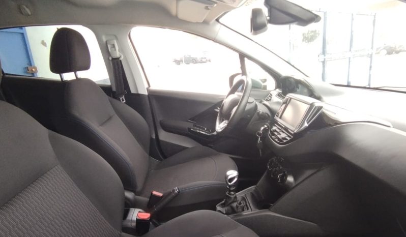 Peugeot 208 completo