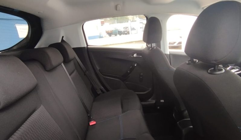 Peugeot 208 completo