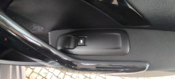 Peugeot 208 completo