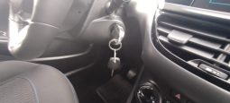 Peugeot 208 completo