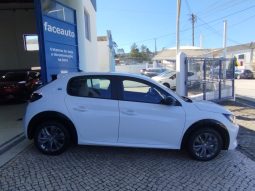 Peugeot e-208 completo