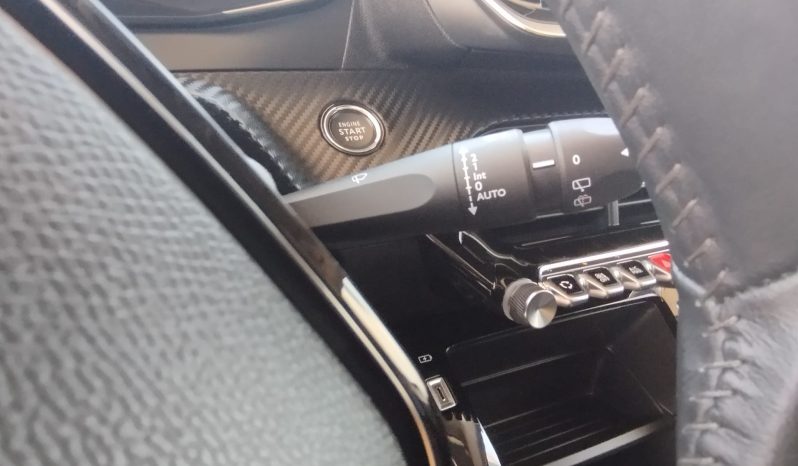 Peugeot e-208 completo