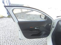 Peugeot e-208 completo