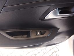 Peugeot e-208 completo