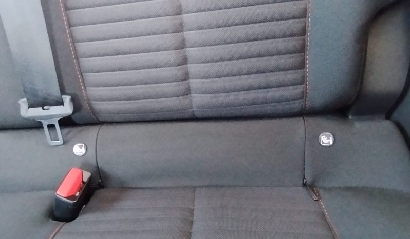 Peugeot e-208 completo