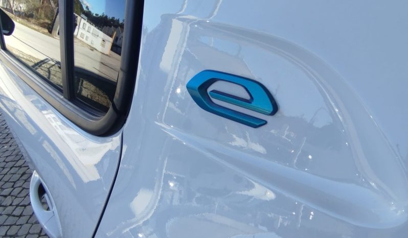 Peugeot e-208 completo