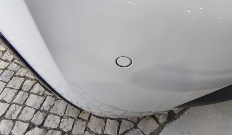 Peugeot e-208 completo