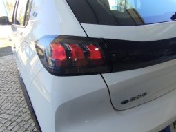Peugeot e-208 completo
