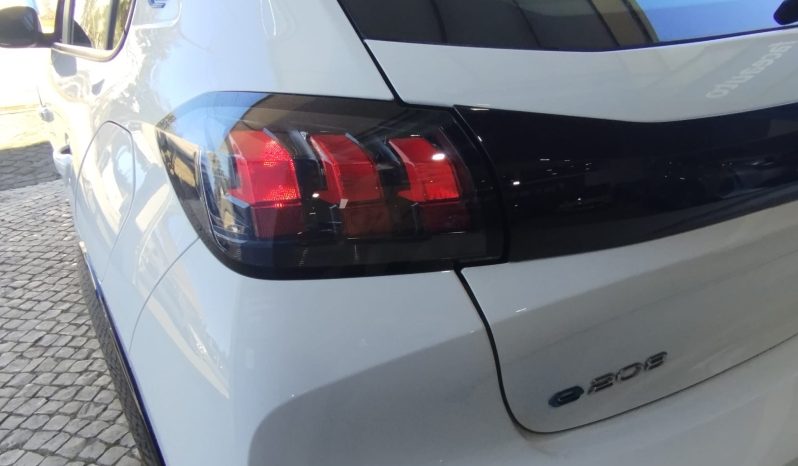 Peugeot e-208 completo