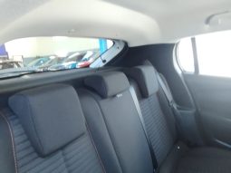 Peugeot e-208 completo