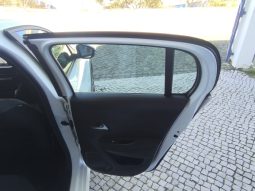 Peugeot e-208 completo