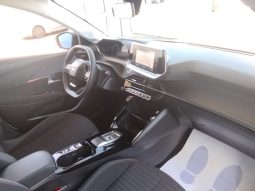 Peugeot e-208 completo