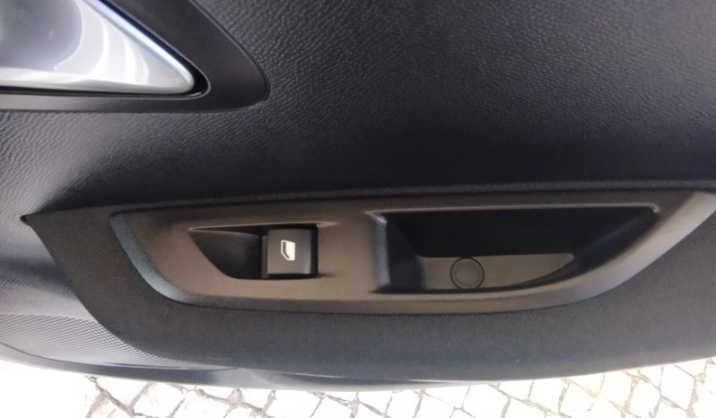 Peugeot e-208 completo