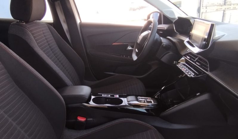 Peugeot e-208 completo