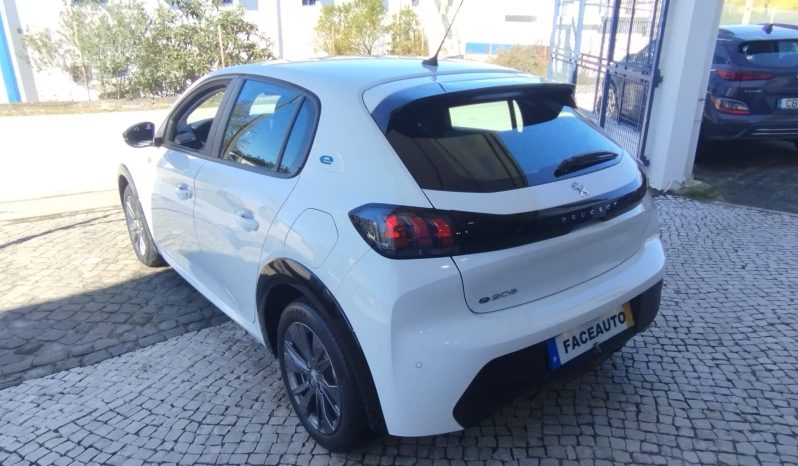 Peugeot e-208 completo