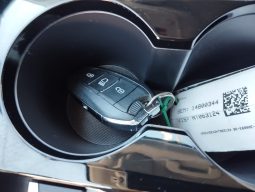 Peugeot e-208 completo