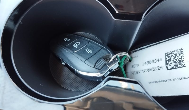 Peugeot e-208 completo