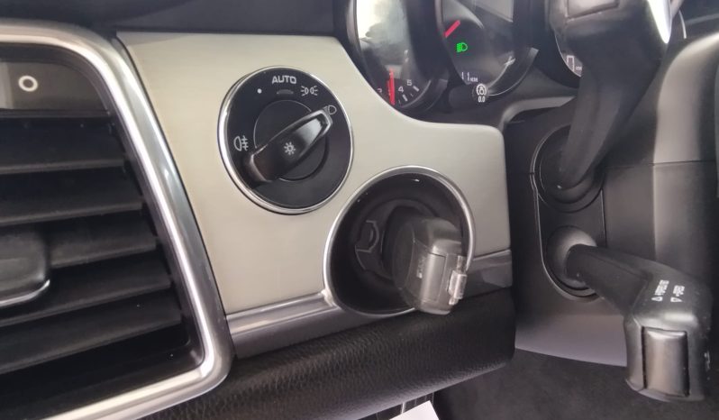 Porsche Panamera completo