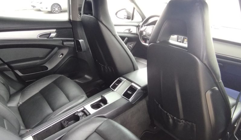 Porsche Panamera completo