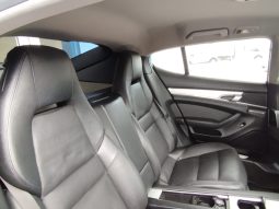 Porsche Panamera completo