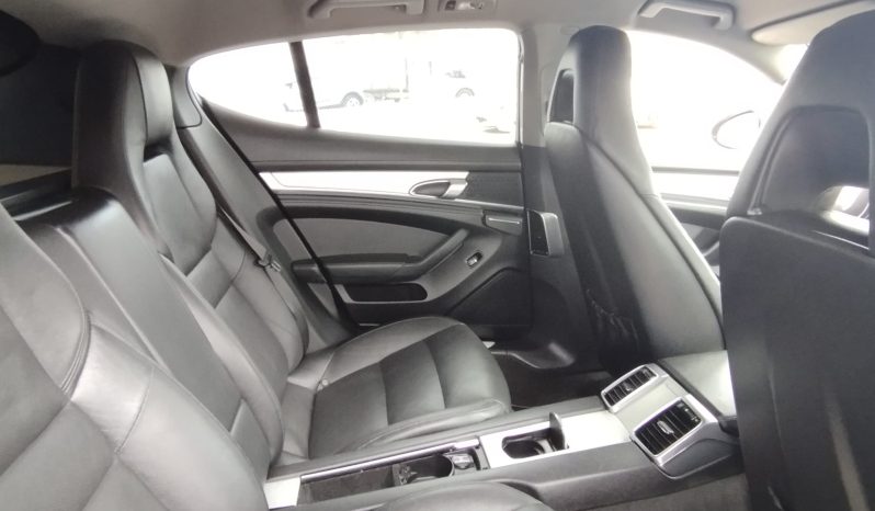 Porsche Panamera completo