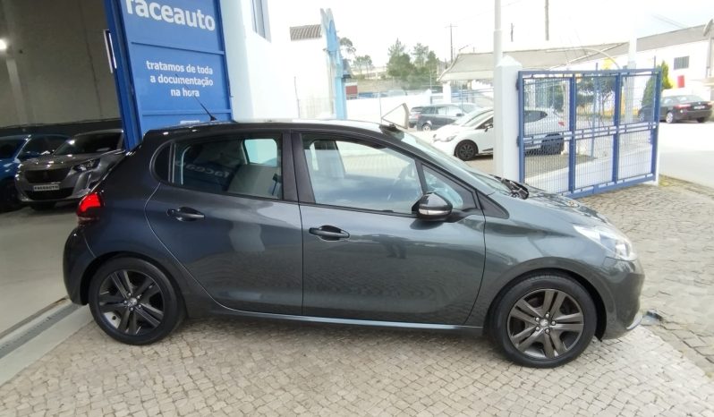 Peugeot 208 completo