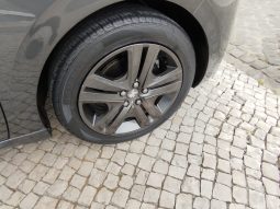 Peugeot 208 completo