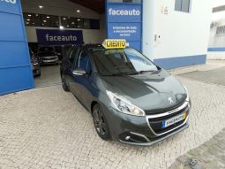 Peugeot 208 completo