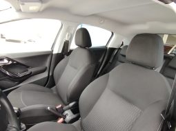 Peugeot 208 completo