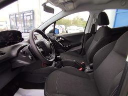 Peugeot 208 completo