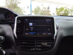 Peugeot 208 completo