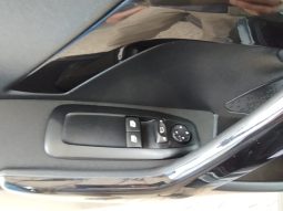 Peugeot 208 completo