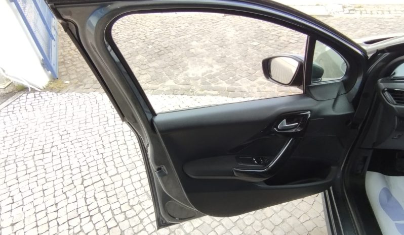 Peugeot 208 completo