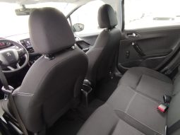 Peugeot 208 completo