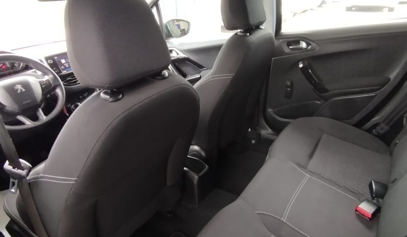 Peugeot 208 completo