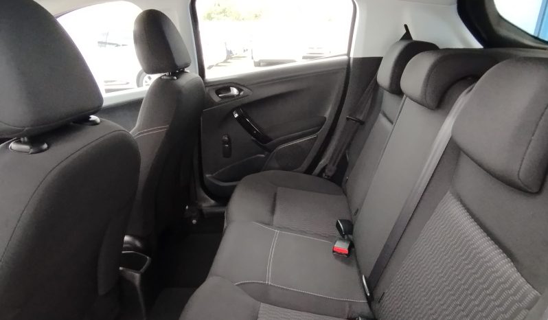 Peugeot 208 completo