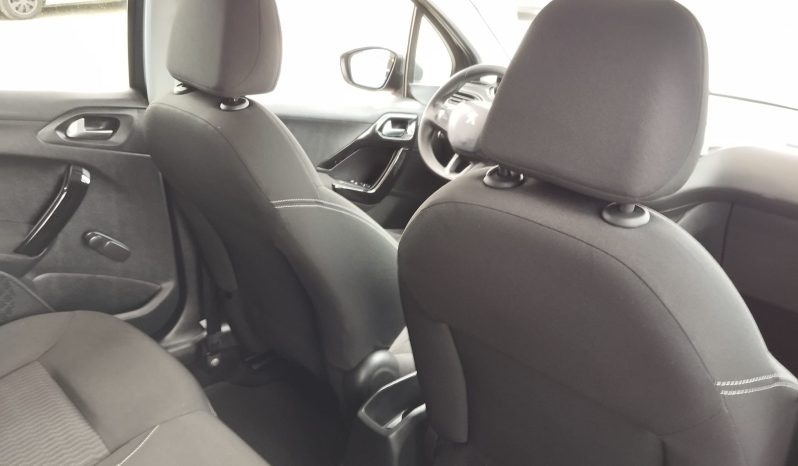 Peugeot 208 completo