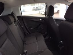 Peugeot 208 completo