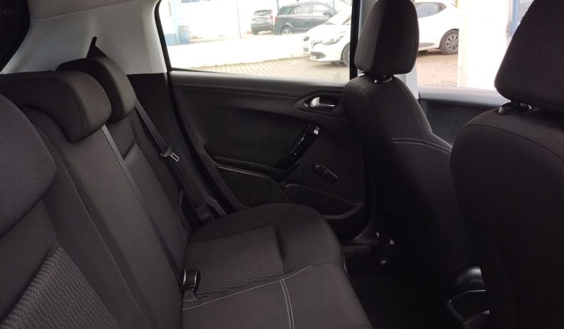 Peugeot 208 completo