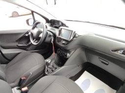 Peugeot 208 completo