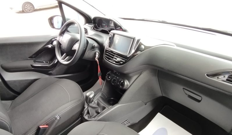 Peugeot 208 completo