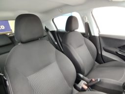 Peugeot 208 completo