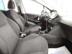 Peugeot 208 completo